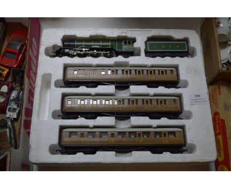 Boxed Hornby Railway Carriages and Engine 
