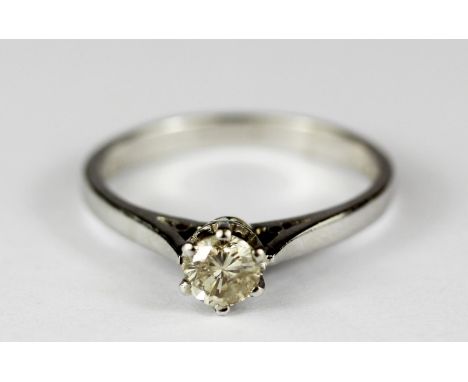 An 18ct white gold (hallmarked) 0.30ct brilliant cut solitaire ring, colour L-M, clarity I, (O).