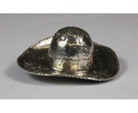 A silver snuff box in the form of a Mexican hat, Dia. 6.5cm.