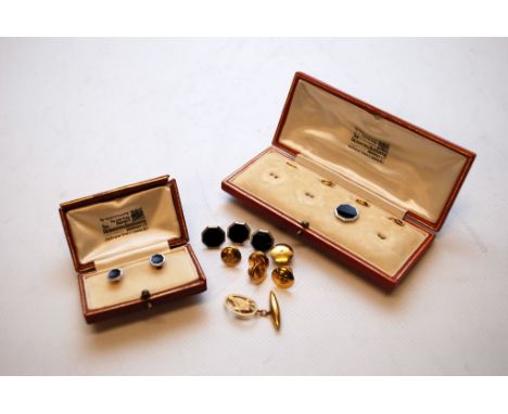 A CASED SET OF FOUR AND A CASED SET OF TWO 18CT GOLD AND PLATINUM BUTTON AND COLLAR STUDS AND THREE 10CT GOLD BUTTON STUDS, T