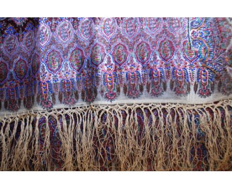 VERY FINE WOOL WITH SOME SILK LENO (GAUZE) WEAVE, WITH QUADRILLED LINES. 1880s. ROLLER PRINTED. POSSIBLY NORWICH. SOME AGENT 