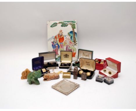 A COLLECTION OF ASSORTED CUFF LINKS TO INCLUDE MASONIC ENAMEL BADGES ETC. A JADE CARVED ELEPHANT AND A  JAPANESE PORCELAIN TI