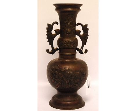 CHINESE BRONZE VASE, CIRCA 1900, 23.5 CM 