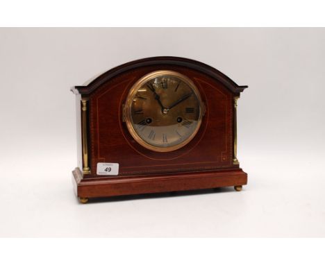 AN EDWARDIAN MAHOGANY MANTEL CLOCK, BRASS DIAL STRIKING ON GONG 