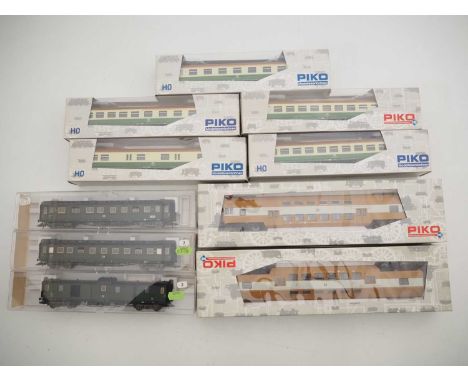 A group of HO gauge German Outline bogie passenger coaches by PIKO and FLEISCHMANN all in 1970s/80s DR liveries - VG/E in G/V
