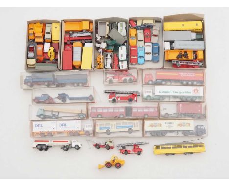 A large group of 1:87 scale HO gauge plastic vehicles by WIKING - VG in G boxes (where boxed) (Q)