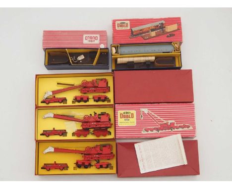 A group of boxed HORNBY DUBLO OO gauge model railway rolling stock comprising: 3 x 4620 Breakdown Crane sets, a 2400 Travelli
