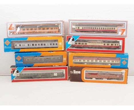 A group of HO gauge passenger coaches by ROCO and LIMA - G/VG in G boxes (8)