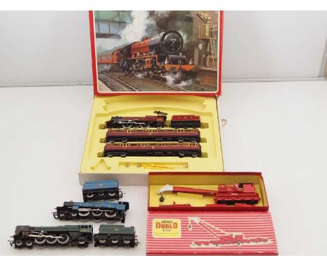 A mixed group of OO gauge rolling stock comprising two unboxed steam locomotives by LIMA and HORNBY, a HORNBY RS609 Express T
