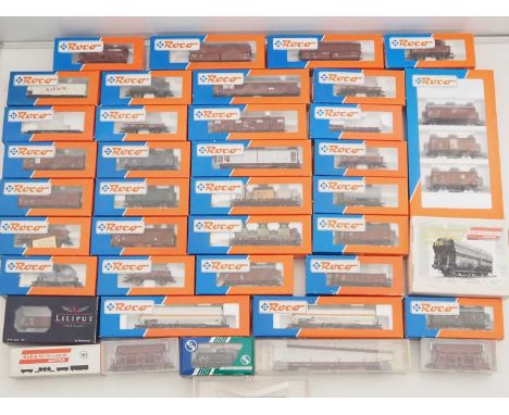A large quantity of HO gauge model railway wagons by ROCO, FLEISCHMANN and others - VG in G/VG boxes (40)