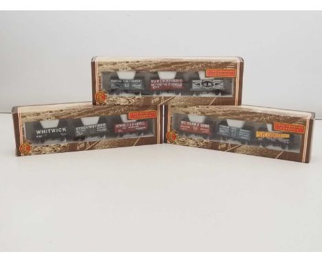 A group of BACHMANN OO gauge Coal Traders Classics triple wagon packs comprising: 33-031, 33-032 and 33-033 - G/VG in G/VG bo