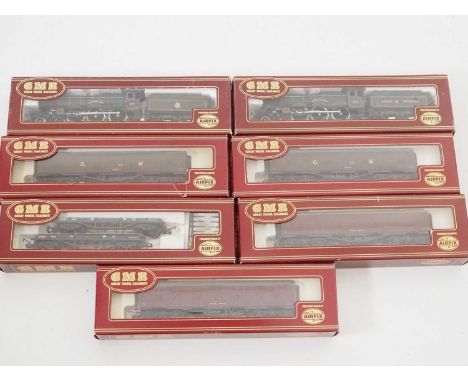 A group of AIRFIX OO gage model railways comprising: 2 x Castle Class steam locos in GWR and BR green liveries together with 