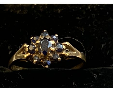 9ct Gold ring set with sapphires Size K Weight 1.3g 