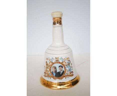 Bells scotch whiskey wade decanter 75cl commemorating the marriage of prince Andrew &amp; Sarah Ferguson - Full &amp; unopene