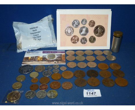 A quantity of English coinage including 2017 un-circulated pound coin, old pounds, 2004 £5 coin, 'Nations united for Peace' £