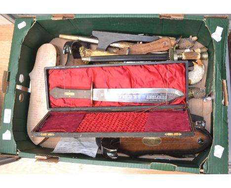 A selection of Bowie knives, hunting knives, cookery knives etc (1 box)