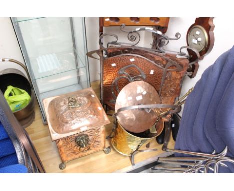 Two Arts and Crafts copper and iron firescreens, together with a to lidded copper coal hods, two others, a pair of brass fire