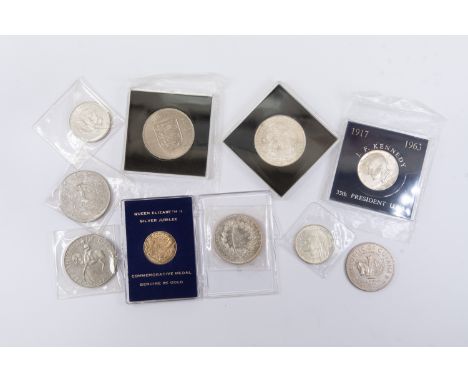 A 9ct gold Commemorative medal, 2.4gms, France 10 Francs 1965, Mexico 25 Pesos 1968 and other UK/World coins (10)