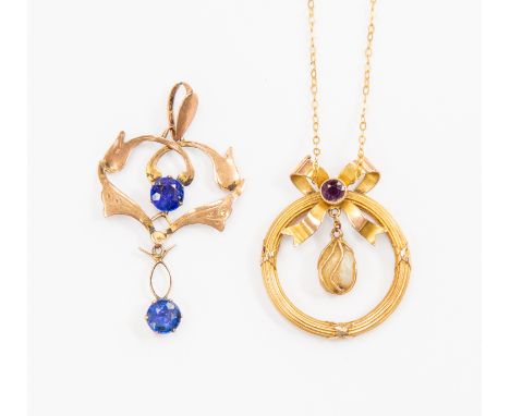 An Edwardian gold, amethyst and baroque pearl circular pendant, on fine chain, total gross weight approx 2.3 grams, a 9ct Edw