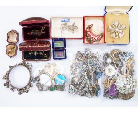 Costume jewellery; including a Victorian 9ct gold double scarab brooch, replacement pin total gross weight approx 2.6gms, A/F