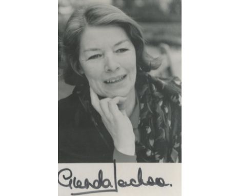 Actor Glenda Jackson signed 6 x 4 inch b/w portrait photo. Good condition. All autographs come with a Certificate of Authenti
