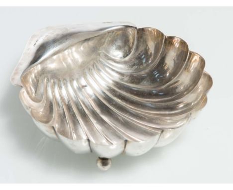 Poggiante su tre piedini a sfera, punzoni Corona – Leone Passante – R - HA, Atkin Bros, gr. 344, H cm 7x25x21.5 