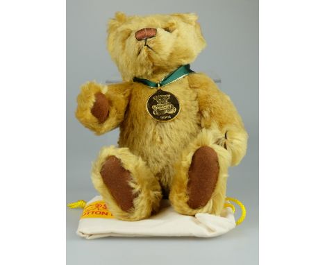 Steiff 2001 teddy bear exclusively for Danbury Mint together with Steiff bag