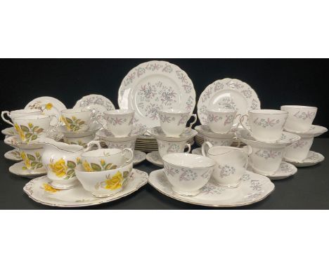 A Colclough Adam pattern part dinner and tea service, comprising dinner plates, dessert plates, dessert bowls, side plates, c