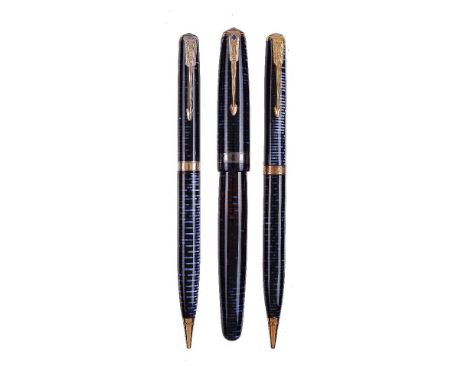 Parker, Vacumatic, a blue fountain pen and two propelling pencils, the fountain pen with an arrow clip and cap band, piston f