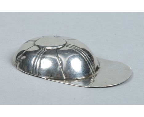 A George III silver novelty tea caddy spoon formed as a jockeys cap. Partial hallmarks with George III duty mark, 5.5cm.   Co