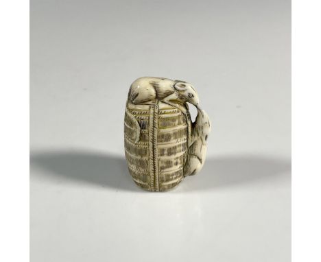 A 19th/20th century Japanese Netsuke carving of two rats on basket, miniature bone carving. Issued: 19th-20th c.Dimensions: 1