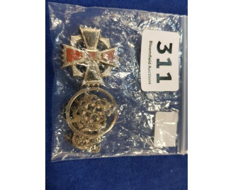 SILVER FILIGREE AND ENAMEL DOG BROOCH, SCOTTISH SILVER AGATE BROOCH AND SILVER CELTIC BROOCH 