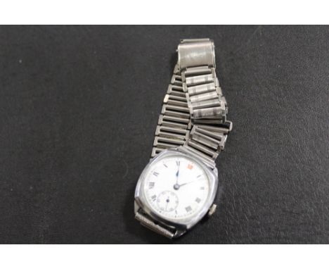 A MENS MILITARY WRISTWATCH WITH ENAMEL DIAL