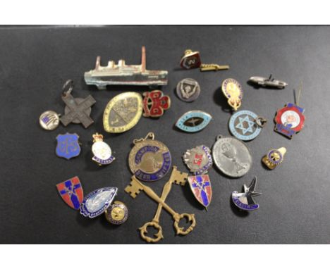 A LARGE QUANTITY OF ENAMEL BADGES ETC