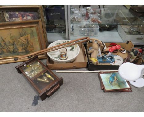 A MODERN MIRROR, PAIR OF PRINTS, WALL CLOCK, SUNDRIES AND A BESWICK TANKARD (QUANTITY)