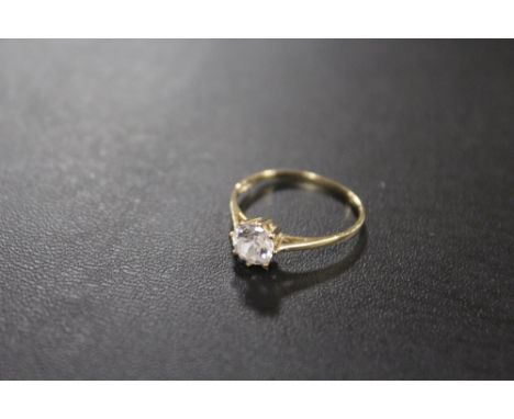 A HALLMARKED 9CT GOLD CZ SOLITAIRE DRESS RING