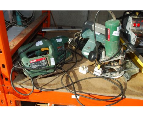 A rip saw, jigsaw, sander and a router (router not working otherwise items were running at time of lotting).