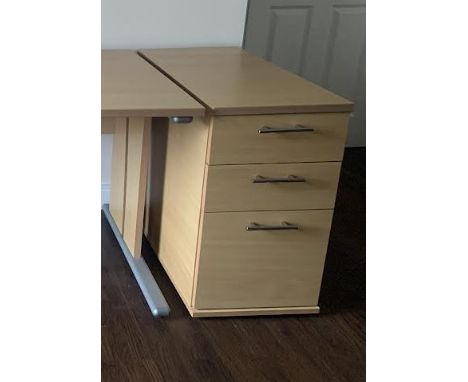 A three drawer pedestal unit measuring approximately 73 cm x 41 cm x 74 cm. [W]

NOTE: ITEM IS LOCATED IN THE WA7 POSTCODE AR