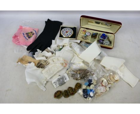 Lot to include a jewellery box containing ten brooches, one with silver rim, Royal Worcester floral brooch, cloisonne and sim