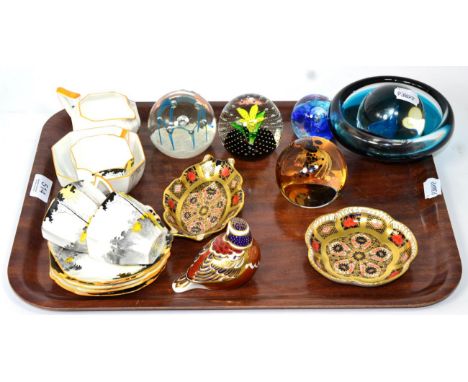 A Shelley part tea service rd number 723404, two Royal Crown Derby small dishes, a Royal Crown Derby bird paperweight, five C