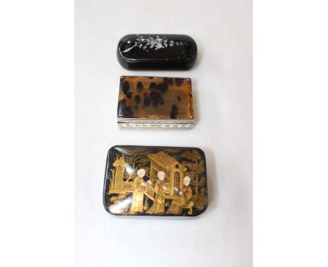 Two papier mache snuff boxes and tortoiseshell and white metal box (3).