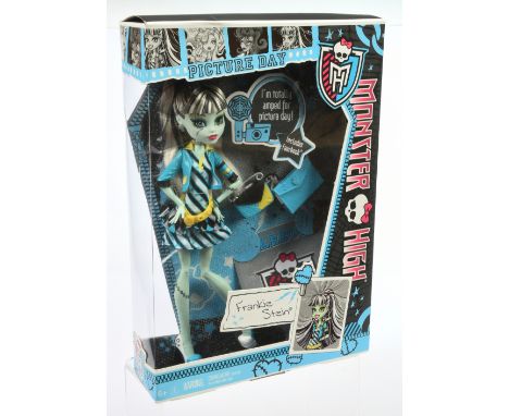 Mattel Monster High Frankie Stein Picture Day doll, 2012, Y7697, Near Mint to Mint, NRFB, within Good Plus to Excellent packa