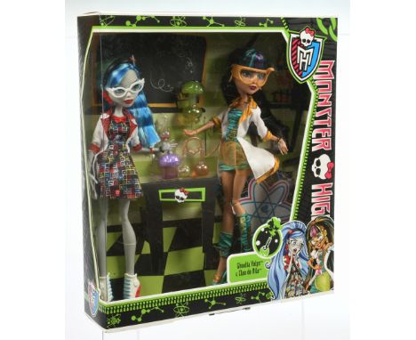 Mattel Monster High Ghoulia Yelps &amp; Cleo de Nile Mad Science Lab Partners twin doll pack, 2012, BBC81, Near Mint to Mint,