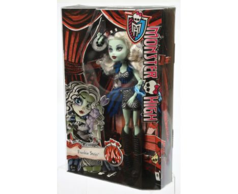 Mattel Monster High Frankie Stein Freak du Chic doll, 2014, CHX98, Near Mint to Mint, NRFB, within Good Plus to Excellent pac