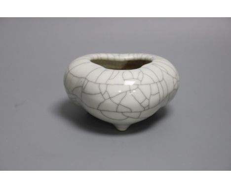 A Chinese crackleglaze tripod censer10cm
