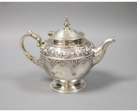 A Victorian silver bachelor's teapot, London, 1872, height 14.4cm, gross 10oz.