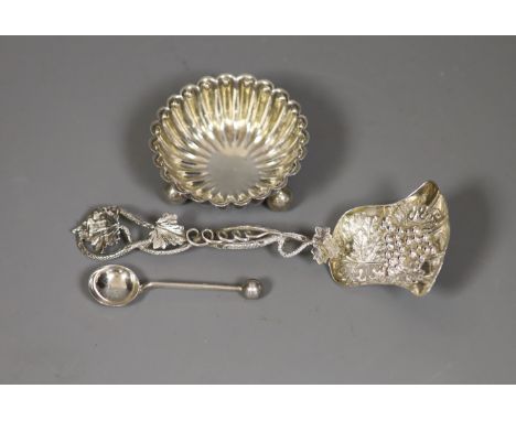 A Victorian silver 'fruiting vine' caddy spoon, Hilliard &amp; Thomason, Birmingham, 1852(a.f.), 12.4cm, together with a silv