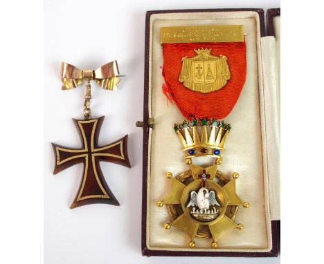 An 18ct gold border sovereign chapter medal the gold cross set on a laurel wreath with central enamelled depiction of a pelic