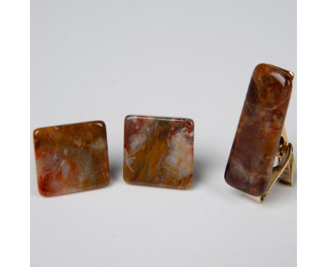 These fabulous polished agate stones have lots of movement. They are a sleek simple design with a gold tone back. The cufflin