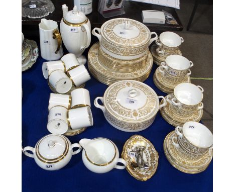 A Royal Worcester Hyde Park pattern dinner service, comprising eight dinner plate, medium pates and side plates, soup coupes 